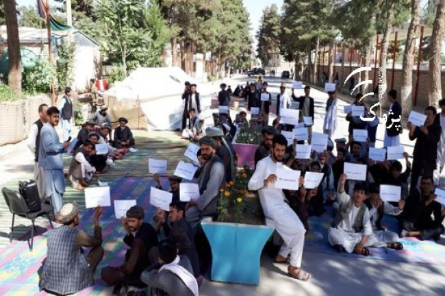 معترضان در فارياب دروازه هاى برخى ادارات دولتى را بستند